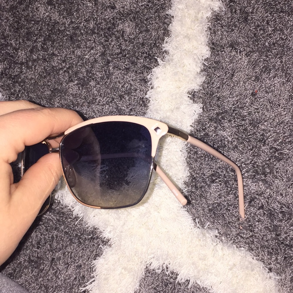 sunglasses - Picture 2 of 3